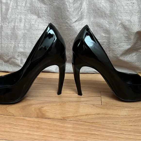 Roger Vivier patent leather gold logo high heels shoes 35,5 us 5,5